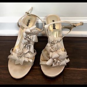 Unlisted by Kenneth Cole Floral Heels size 7.5